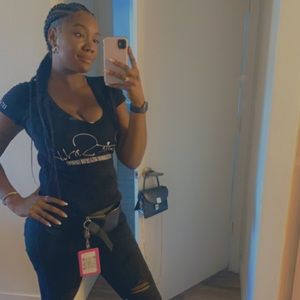 Meet your Posher, Ebony